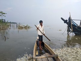 ব্ৰহ্মপুত্ৰৰ বুকুত জাহ যোৱা মাজুলীৰ মাটিবোৰ...