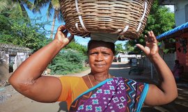 ஊரடங்கு காலச்சுமைகளை சுமக்கும் வானகரிப் பெண்கள்