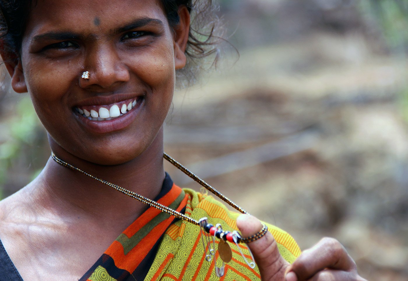 women holding chain