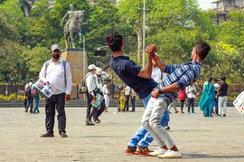 Out of focus: Gateway of India photographers