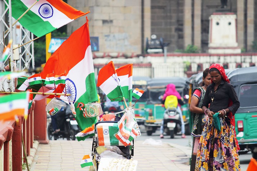 Around 20 persons from the Bagaria community set up stalls in the MS University area; others go to the Fatehgunj flyover or the railway station and other areass