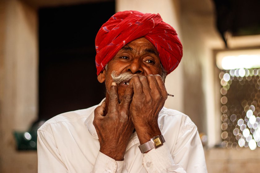 Mohanlal Lohar is a skillful instrument maker as well as a renowned morchang player who has spent over five decades mastering the craft. Morchang is a percussion instrument heard across Jaisalmer’s sand dunes