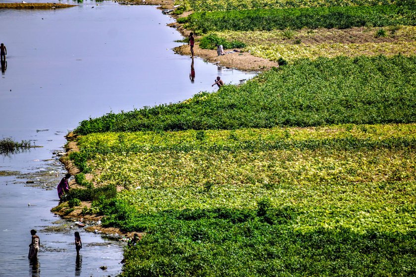 Left : Farmers bathing in the river by their fields.