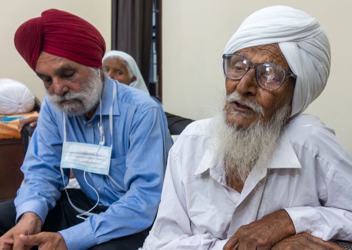 Prof. Jagmohan Singh (left), nephew of the great revolutionary Shaheed Bhagat Singh, with Jhuggian at his home in Ramgarh