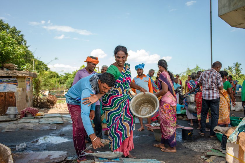 No one discriminates against her, says Maneesha, a trans woman who interacts every day with boat owners and fishermen: 'They don’t have a problem '