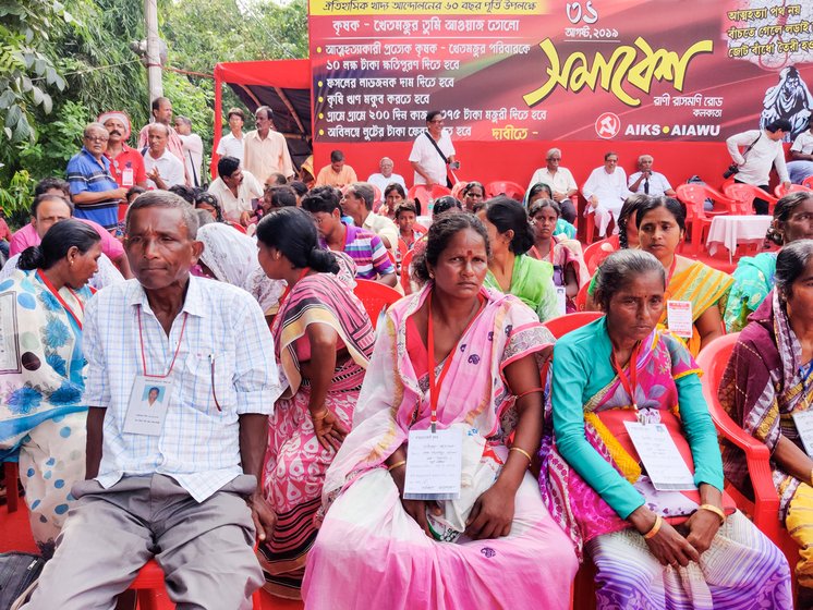 Family members of farmers and farm labourers that committed suicide at the rally