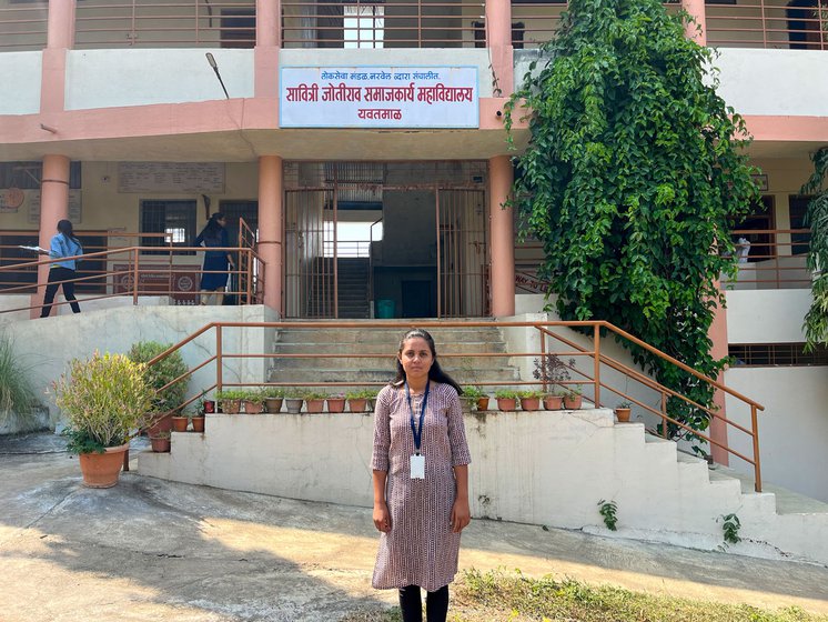 Asha with Professor Ghanshyam Darane (left) who has been her mentor. ' Even though my relatives deem a degree in Social Work inferior, it has been very rewarding for me,' she says