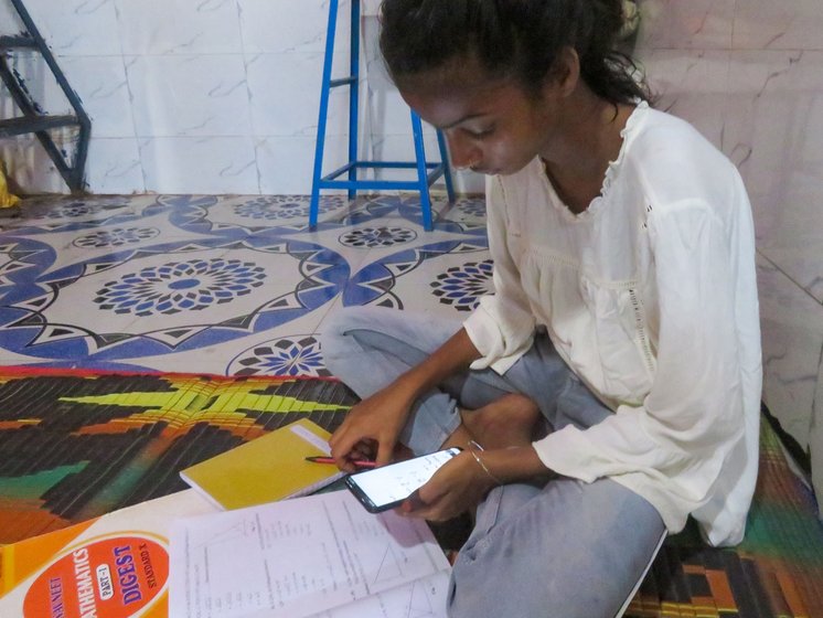 Along with online school, Roshni Khan continues to work at a cake shop to support her family, including her mother Ruksana and sister Sumaira (right)