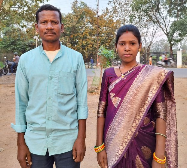 Right: Rimpu Kumari (right, in saree) and Sonu Parahiya (in blue shirt) from Parahiya community want to end the ‘shame’ their community face when they speak in their mother tongue