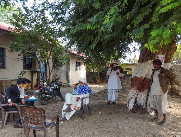 Mashrubhai Rabari (right) has been coordinating between the lawyers, police and family members of the arrested Kachchhi herders. A  community leader from Wardha, Mashrubhai is a crucial link between the Rabari communities scattered across Vidarbha