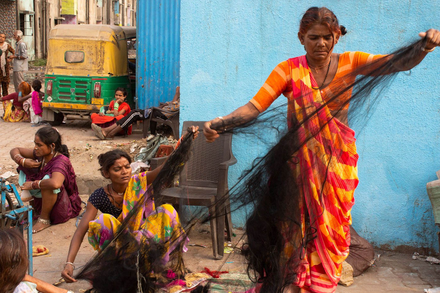 Kajal (seated) and Rupa Rajbhoi untangle the collected fibre. Making ropes is exhausting work that the women do in between household chores