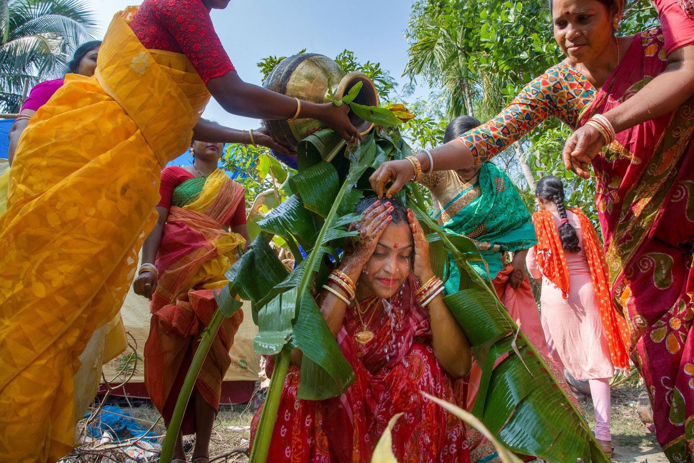 In Bhojpuri they sing a song during ubtan (haldi) ceremony in a wedding, 'hardi hardpur jaiha e baba, sone ke kudaali hardi korih e baba, [ father, please bring me turmeric from Hardpur, dig the turmeric up with a golden spade ]