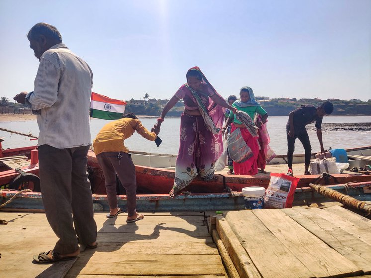 Passengers alighting at Shiyal Bet (left) and Jafrabad ports (right)