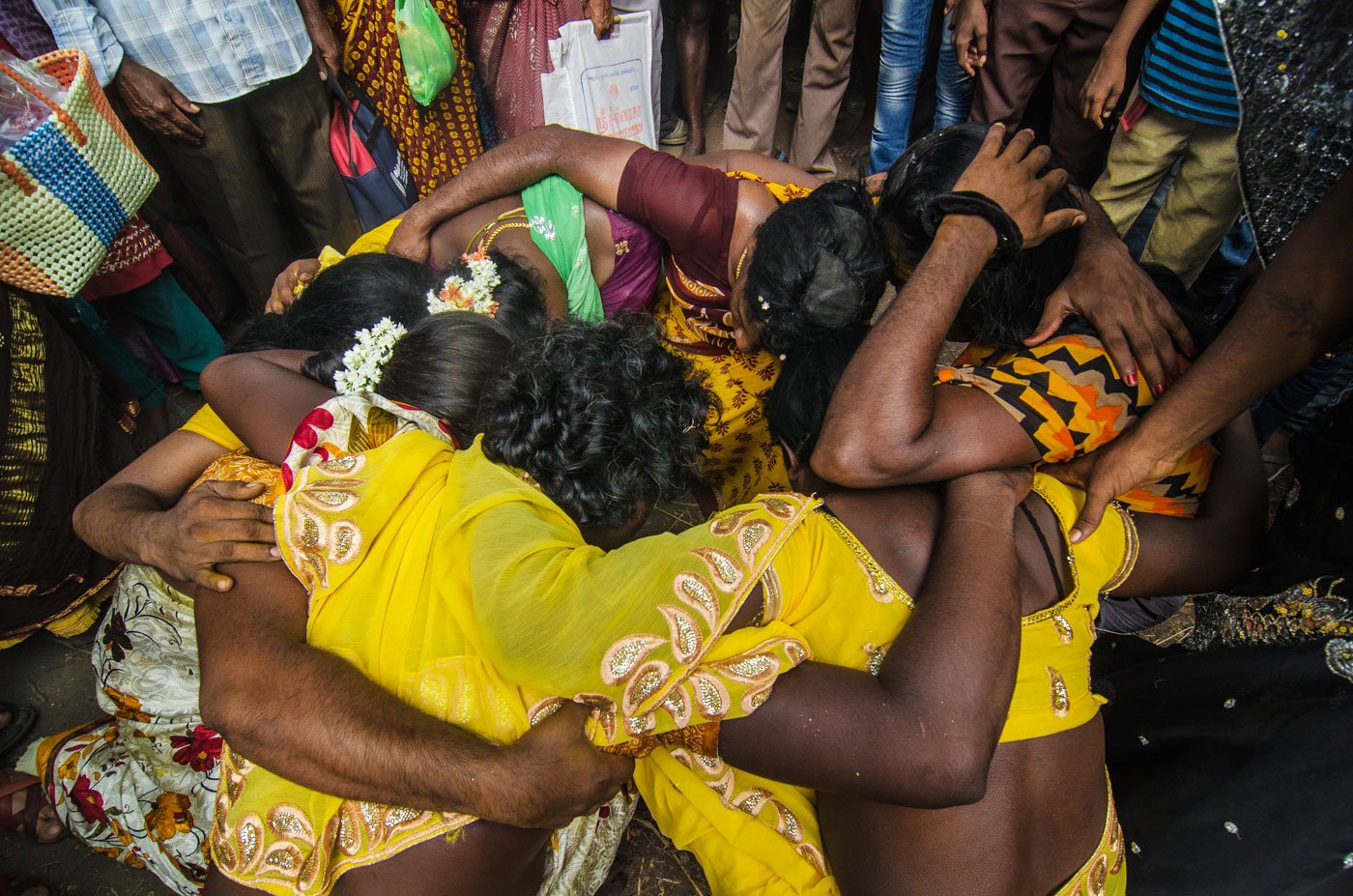 The next morning, the last day of the festival, it’s time for the ritual of Aravan’s sacrifice. 