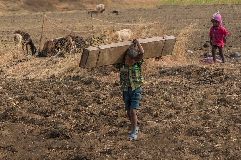 Left: Young Vijay and Nagaraju accompanying their horse (the animals are used for carrying heavier loads), along with their father Neelappa Chachdi. Right: Setting up home in a new settlement after days on the road is an important task. Children chip in too. Vijay is only five, but pitches in readily