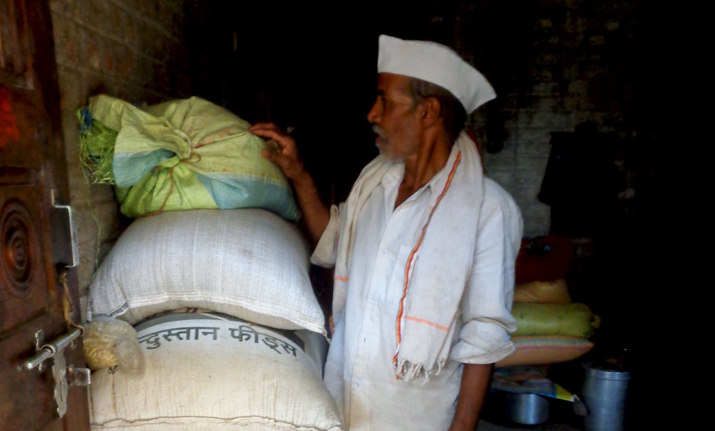 Shelke with his six quintals of tur