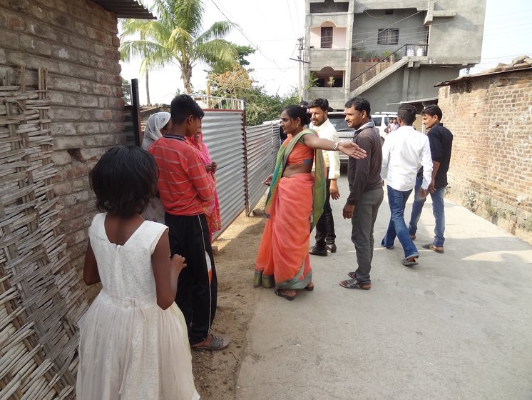 Vaishali, the nominee of the Prahar Janshakti Paksha, a local political party, is campaigning in Yavatmal-Washim