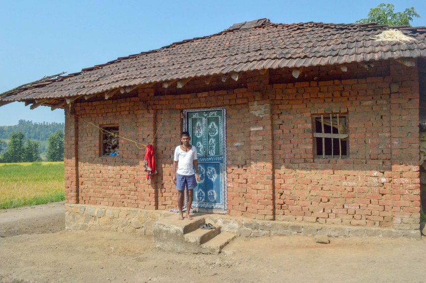 Left: Bhagat Kalu Jangali at his home in Pangri village in Mokhada taluka. Right: Bhagat Subhash Katkari with several of his clients on a Sunday at his home in Deharje village of Vikramgad taluka in Palghar district