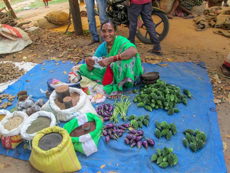 The haat is a burst of colour in the otherwise tranquil area. The market starts at noon and lasts for several bustling hours 