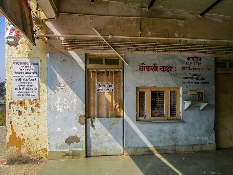 The locked enquiry booth at Paud bus stand