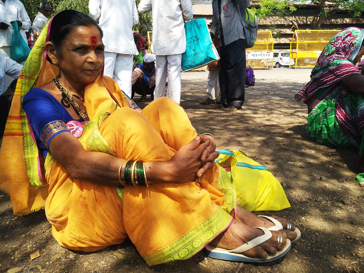 Women resting on the road during the march. 