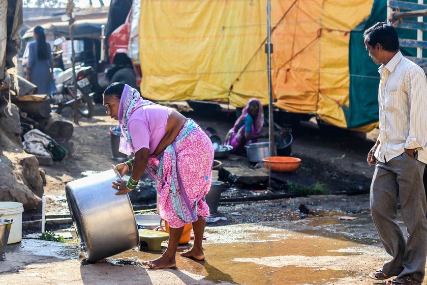 Women cleaning the utensil.