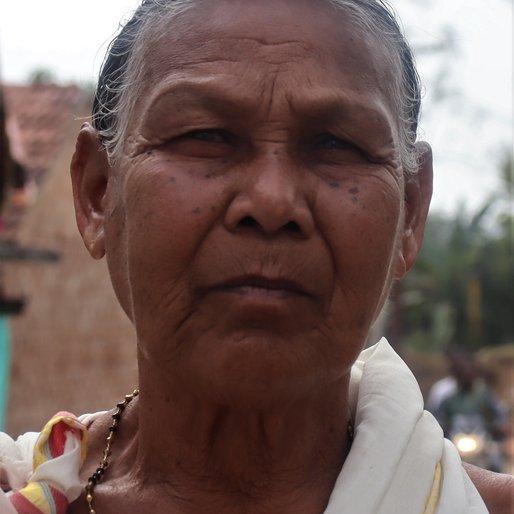 Kamala Tanti is a Thread dyer from Dongriguda, Kotpad, Koraput, Odisha