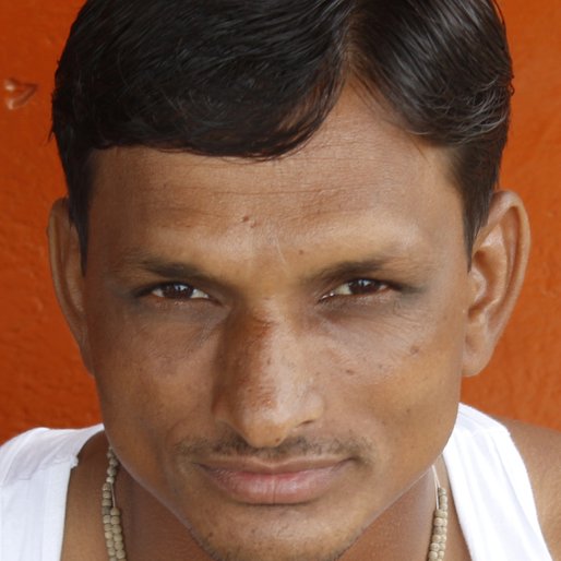 VIJAY MAROLA is a Farmer from Khaparkheda, Kukshi, Dhar, Madhya Pradesh