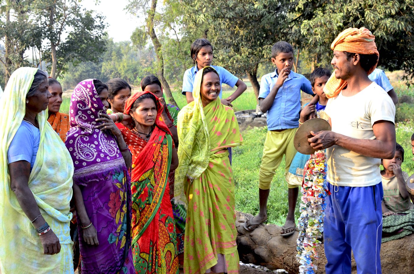 Tribal women of Bihar singing and dancing. Men playing the drums